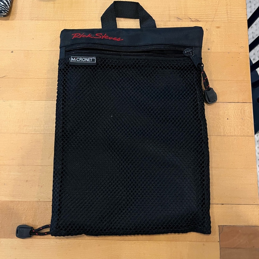 Rick Steves Mesh Zippered Travel Pouch
Like New